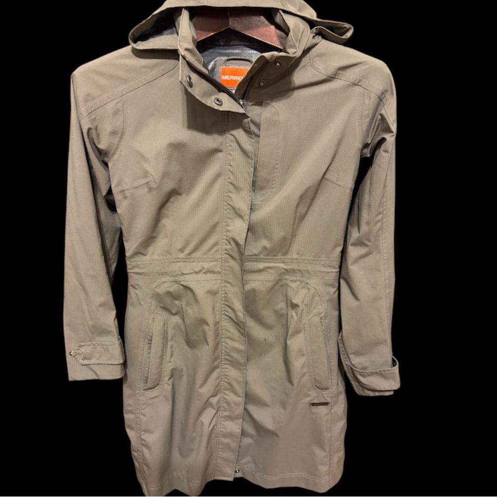 Merrell Women's wind and water proof olive green great condition jacket size